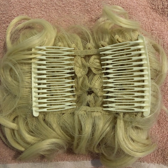 NEW! Fashion Two Comb-In Updo Synthetic Hair Piece Light Blonde. - Picture 2 of 6